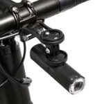 چراغ APEX M03 نصب شده روی براکت پایه کامپیوتر