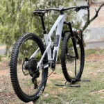 نمای عقب دوچرخه کوهستان کیوب استریو ONE55 C:62 RACE 2023