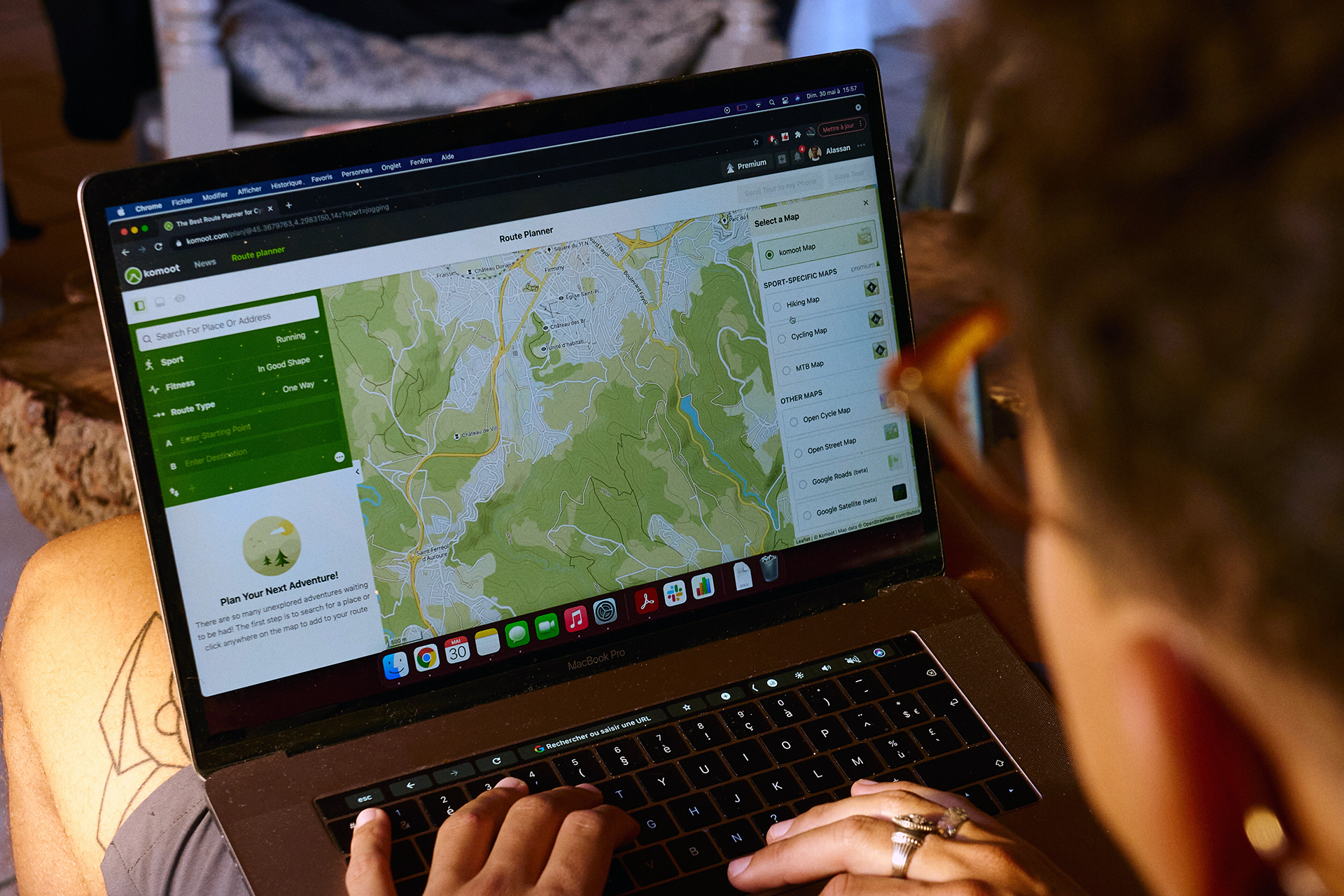 طراحی مسیر و ناوبری کوموت و استراوا